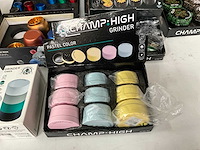 Champ high mix kavel diverse grinders in display - afbeelding 9 van  11