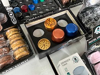 Champ high mix kavel diverse grinders in display - afbeelding 11 van  11