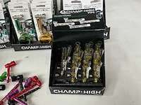 Champ high mix kavel diverse pijpen in display - afbeelding 2 van  7