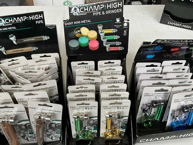 Champ high mix kavel diverse pijpen in display - afbeelding 4 van  7