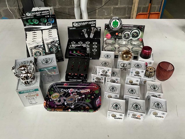 Champ high mix kavel diverse rookwaren - afbeelding 1 van  12