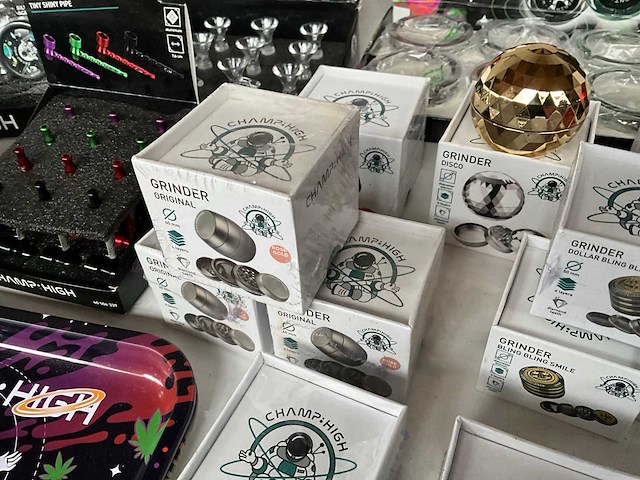 Champ high mix kavel diverse rookwaren - afbeelding 7 van  12