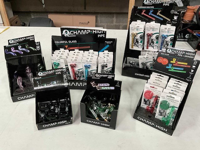 Champ high mix kavel pijpen in display - afbeelding 1 van  7