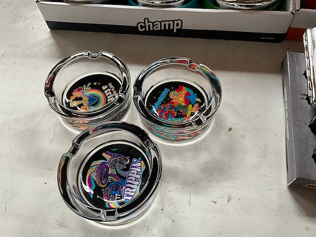 Champ mix kavel asbakken & sigaretten cases - afbeelding 8 van  8