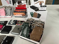 Champ mix kavel diverse tabak/sigaret hoesjes in display - afbeelding 6 van  7