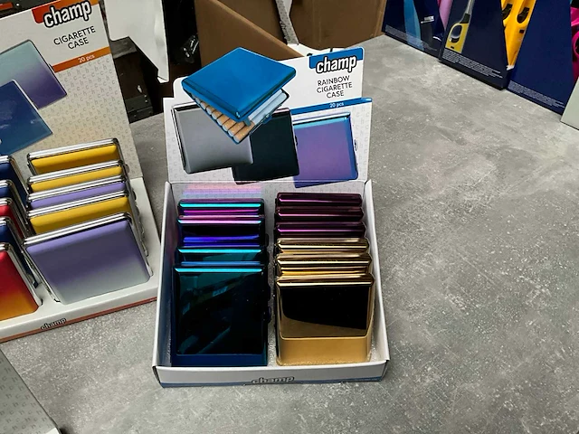 Champ mix kavel sigaret cases in display - afbeelding 5 van  9