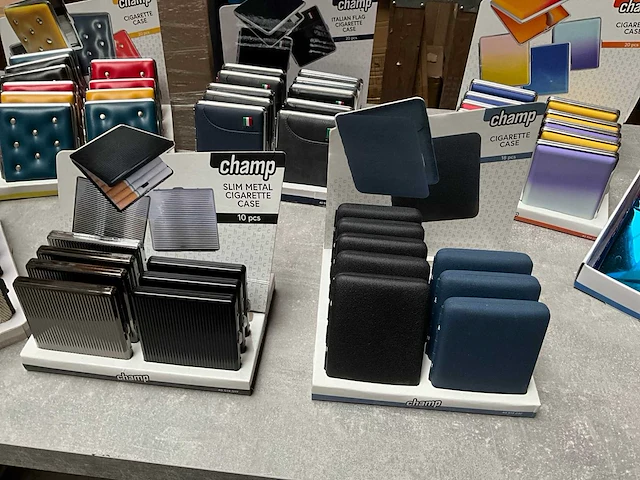 Champ mix kavel sigaret cases in display - afbeelding 9 van  9