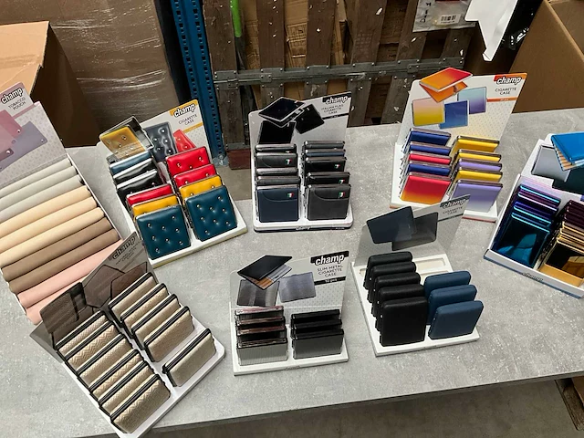 Champ mix kavel sigaret cases in display - afbeelding 7 van  9