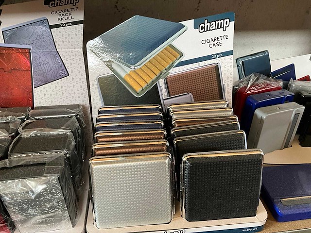 Champ mix kavel sigaretten makers en hoesjes - afbeelding 1 van  1