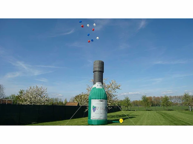 Champagnefles 7m hoog - afbeelding 1 van  2