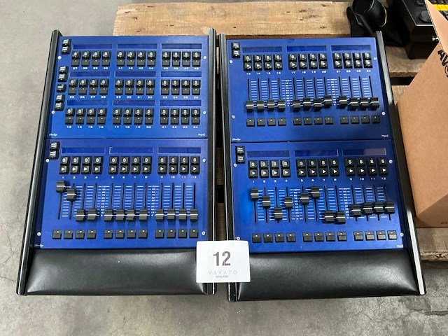 Chamsys magicq - light mixing consoles (2x) - afbeelding 1 van  5