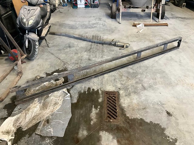 Chassis bouwlift - afbeelding 4 van  6