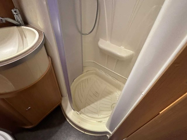 Chausson flash 11m12 - camper - afbeelding 46 van  67