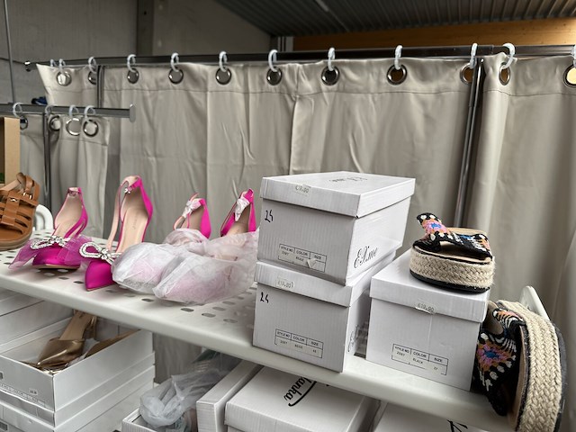 Chaussures e.a. (+/- 120 paires) - afbeelding 14 van  20