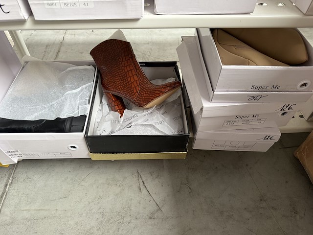 Chaussures e.a. (+/- 120 paires) - afbeelding 20 van  20