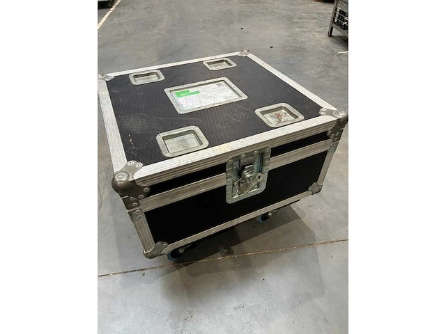 Chauvet - case met 6x chauvet freedom par tri6 - batterij - afbeelding 2 van  6