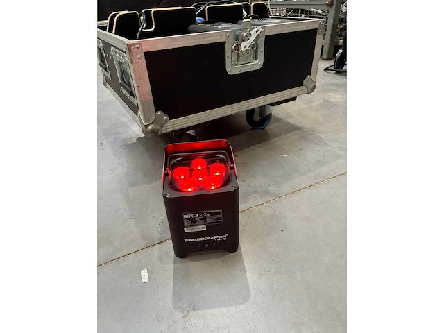 Chauvet - case met 6x chauvet freedom par tri6 - batterij - afbeelding 1 van  4