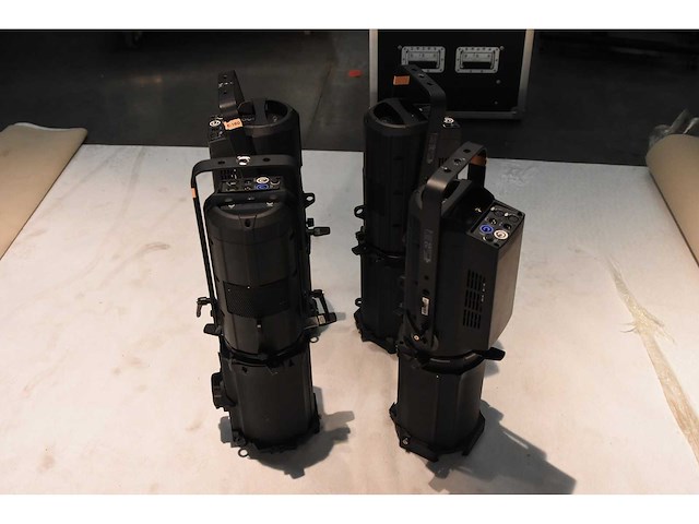 Chauvet - ovation e160 ww + lens 25° - 50° - various light equipment (4x) - afbeelding 1 van  3