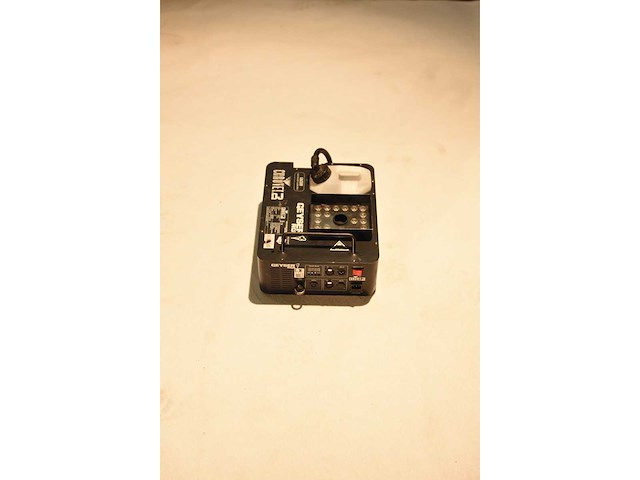 Chauvet dj - geyser p6 (rgb smoke geyser) - fog machine - afbeelding 1 van  2