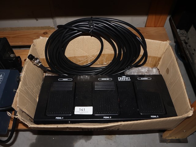 Chauvet voetcontroller - afbeelding 1 van  3