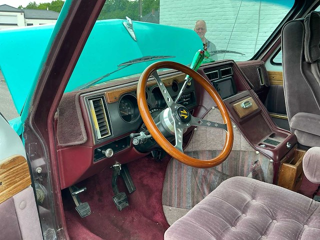 Cheverolet chevy van camper oldtimer - afbeelding 16 van  24