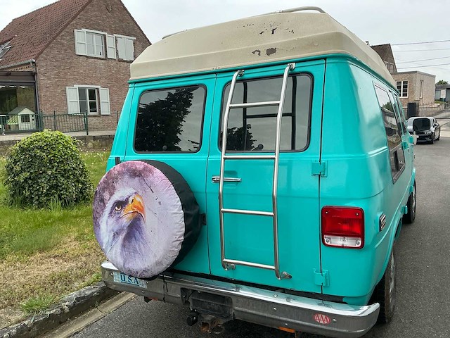 Cheverolet chevy van camper oldtimer - afbeelding 20 van  24