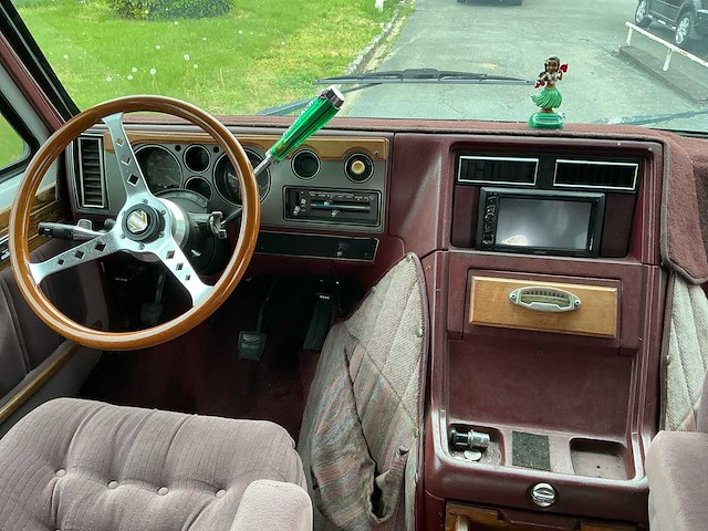 Cheverolet chevy van camper oldtimer - afbeelding 8 van  26