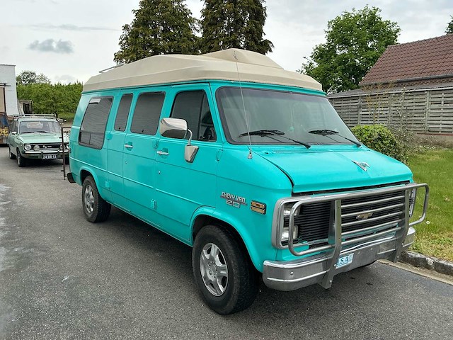 Cheverolet chevy van camper oldtimer - afbeelding 23 van  26