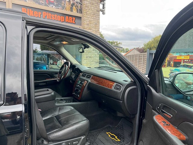 Chevrolet - - suburban - car - 2009 - afbeelding 15 van  20