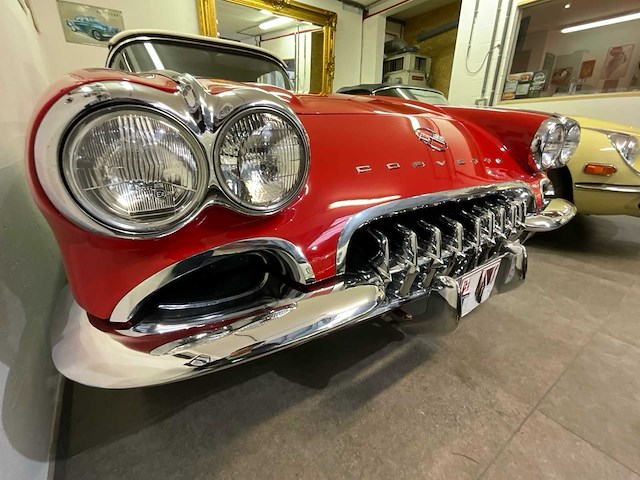 Chevrolet - corvette c2 - cabriolet - vintage auto's > 15 - afbeelding 10 van  29