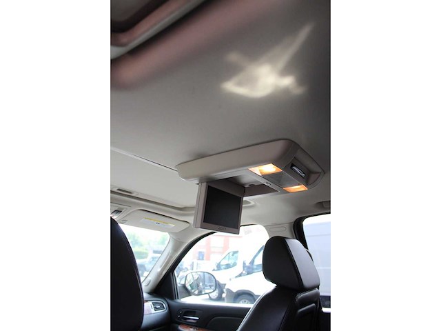 Chevrolet - suburban v8 - car - 2009 - afbeelding 11 van  32