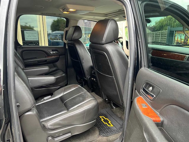 Chevrolet - suburban v8 - car - 2009 - afbeelding 13 van  32