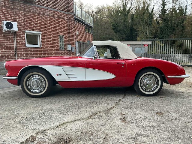 Chevrolet corvette c1 cabrio oldtimer - afbeelding 12 van  54