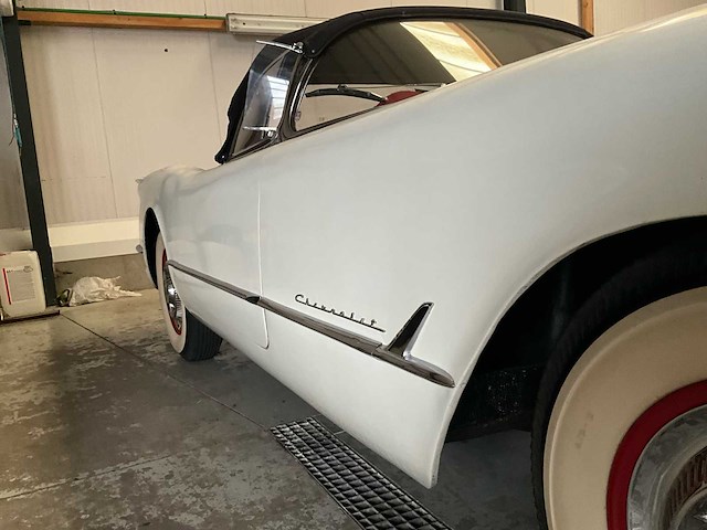 Chevrolet corvette c1 cabriolet vintage auto - afbeelding 32 van  49