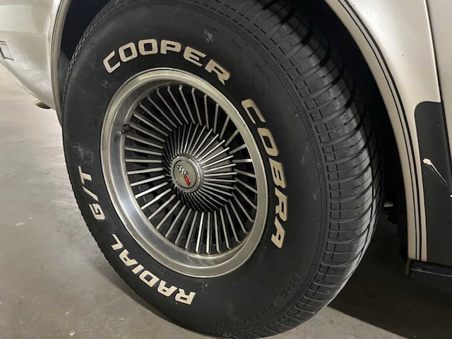 Chevrolet corvette c3 oldtimer - afbeelding 2 van  6