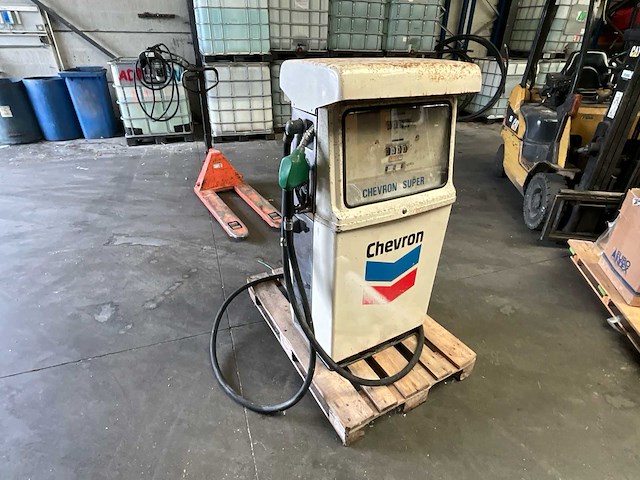 Chevron chevron tankpomp - afbeelding 1 van  4