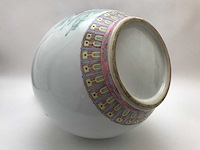 Chinese famille rose bottle vase ‘eight immortals’ - porcelain - china - afbeelding 7 van  38