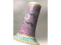 Chinese famille rose bottle vase ‘eight immortals’ - porcelain - china - afbeelding 32 van  38