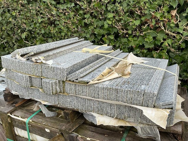 Chinese graniet (plinten) (3822x) - afbeelding 1 van  8