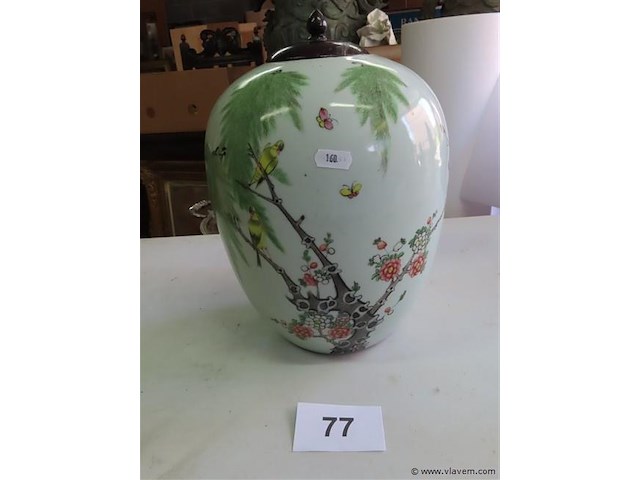 Chinese vaas met houten deksel, gemarkeerd - afbeelding 1 van  6