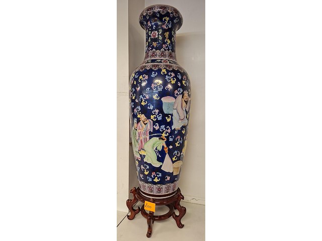 Chinese vaas op sokkel - afbeelding 1 van  1