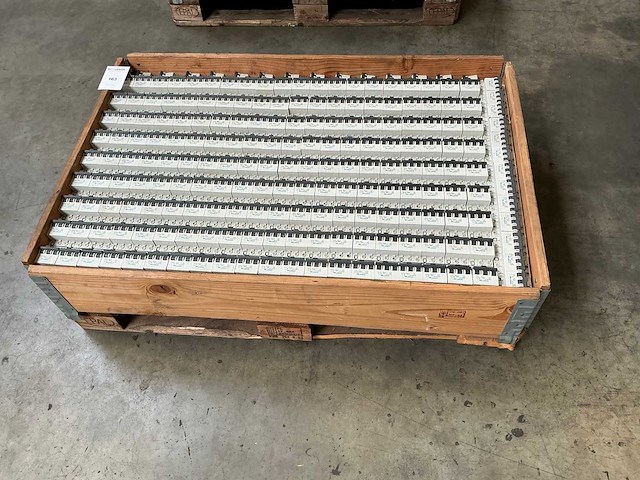 Chint dz47s-63 c63 partij installatieautomaten - afbeelding 1 van  6