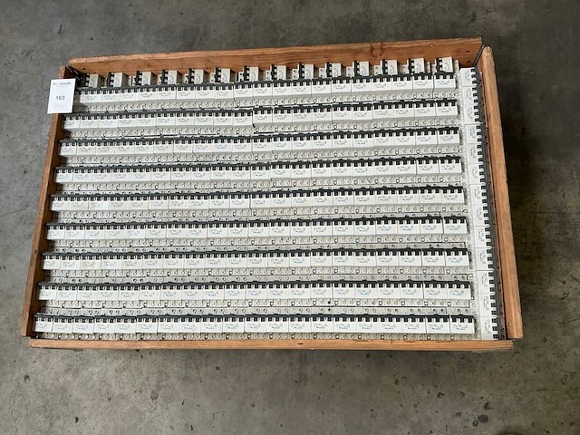 Chint dz47s-63 c63 partij installatieautomaten - afbeelding 2 van  6