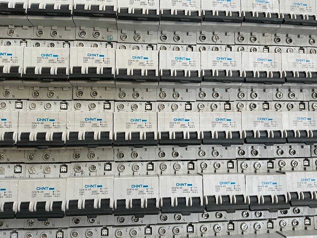 Chint dz47s-63 c63 partij installatieautomaten - afbeelding 3 van  6