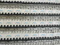 Chint dz47s-63 c63 partij installatieautomaten - afbeelding 3 van  6