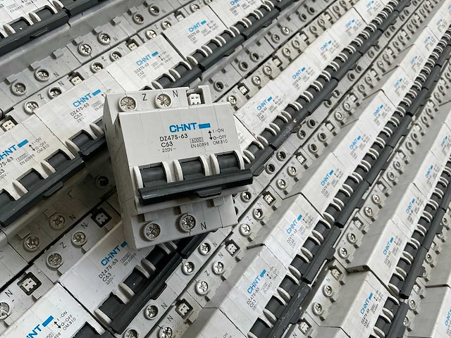 Chint dz47s-63 c63 partij installatieautomaten - afbeelding 4 van  6