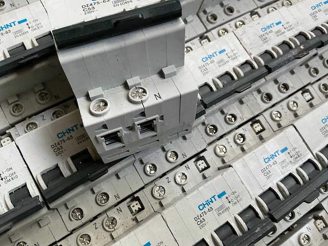 Chint dz47s-63 c63 partij installatieautomaten - afbeelding 5 van  6