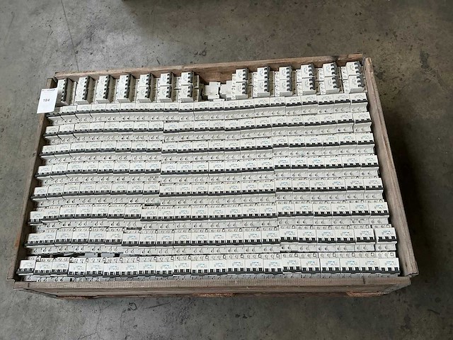 Chint dz47s-63 c63 partij installatieautomaten - afbeelding 2 van  6