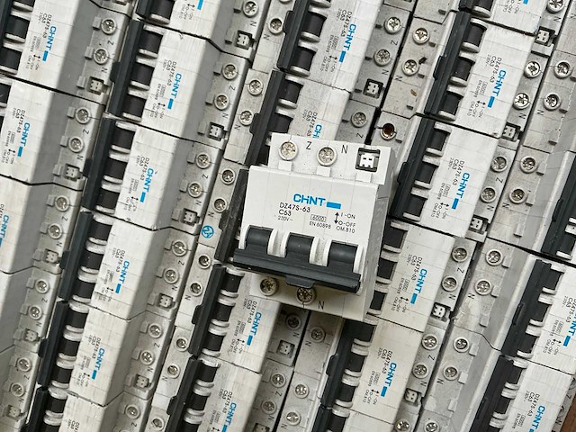 Chint dz47s-63 c63 partij installatieautomaten - afbeelding 5 van  6