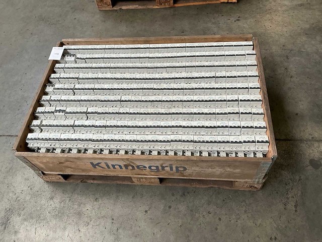 Chint dz47s-63 c63 partij installatieautomaten - afbeelding 1 van  5